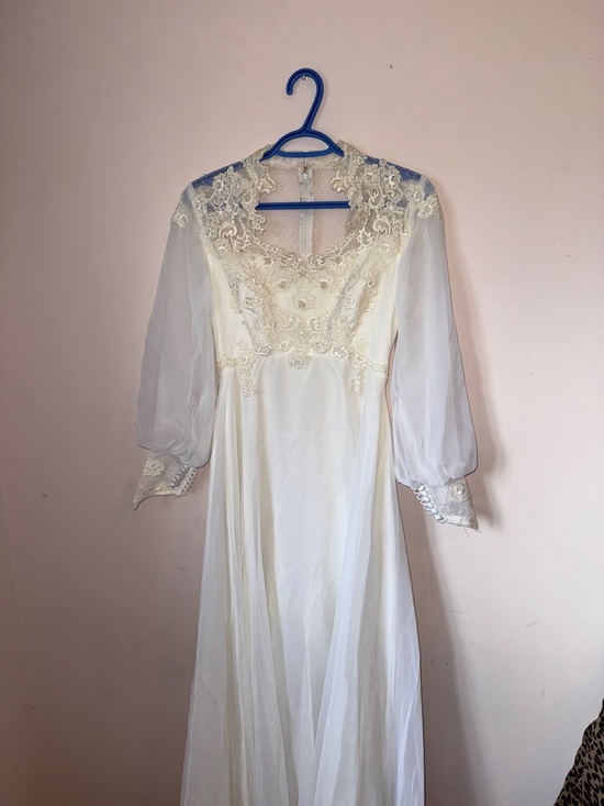 Vintage Dresses & Skirts - Vintage Ivory Lace Bodice Long Sleeve Wedding Dress